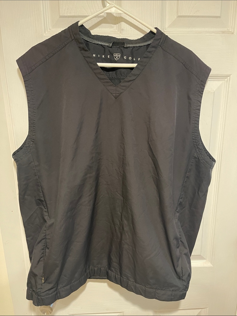 Nike Men’s Gray Sleeveless Golf Vest